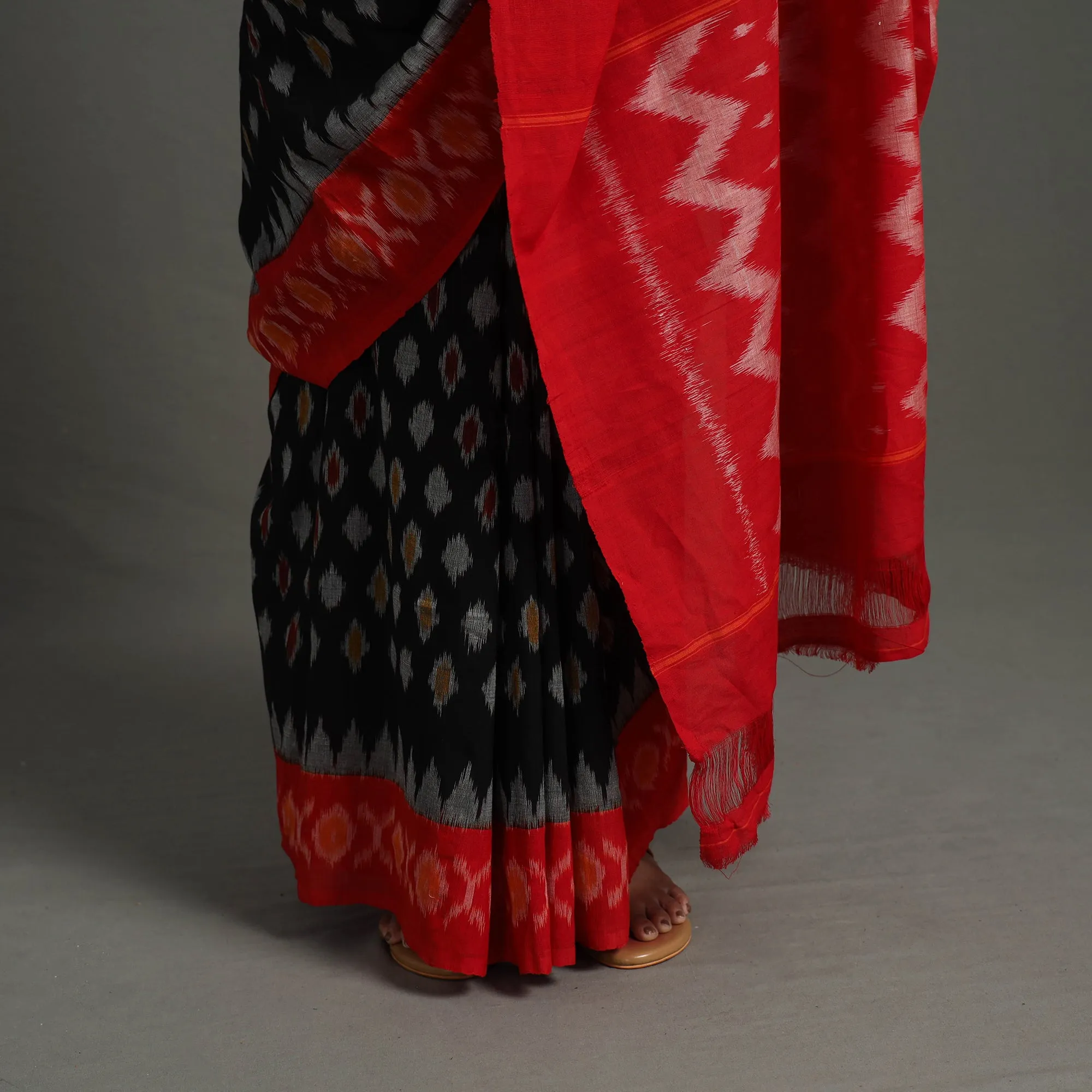 Black - Mercerised Cotton Handloom Pochampally Ikat Saree 30