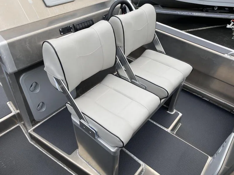 Kingfisher 510 - Centre Console and Cuddy Cab