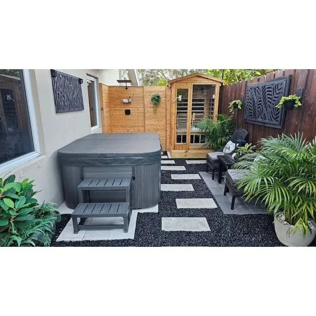 Luxury Spas LS-595 Elite Series Casey 3 Person Spa