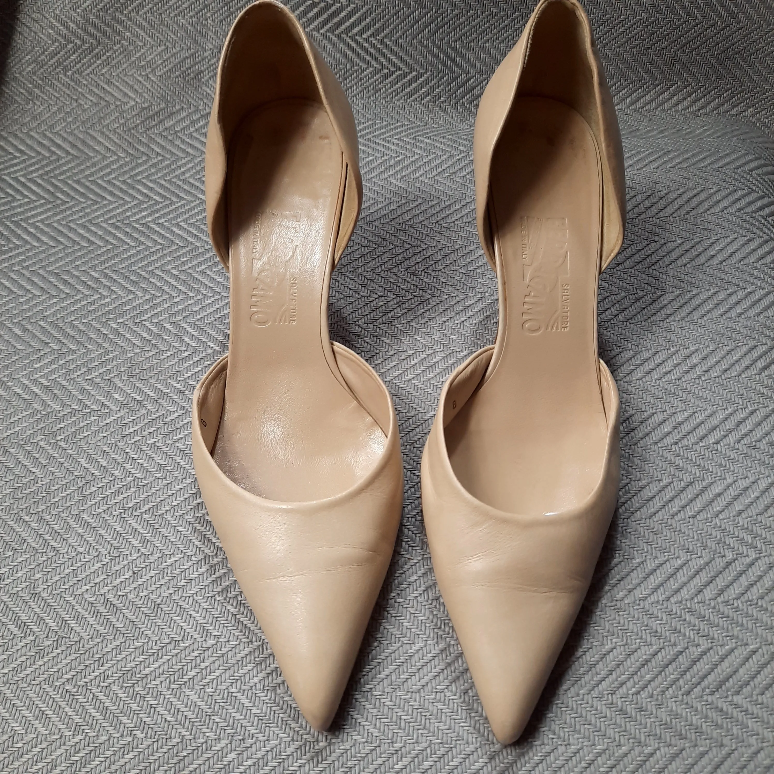 Salvatore Ferragamo Pointy Toe Pumps Size 9B