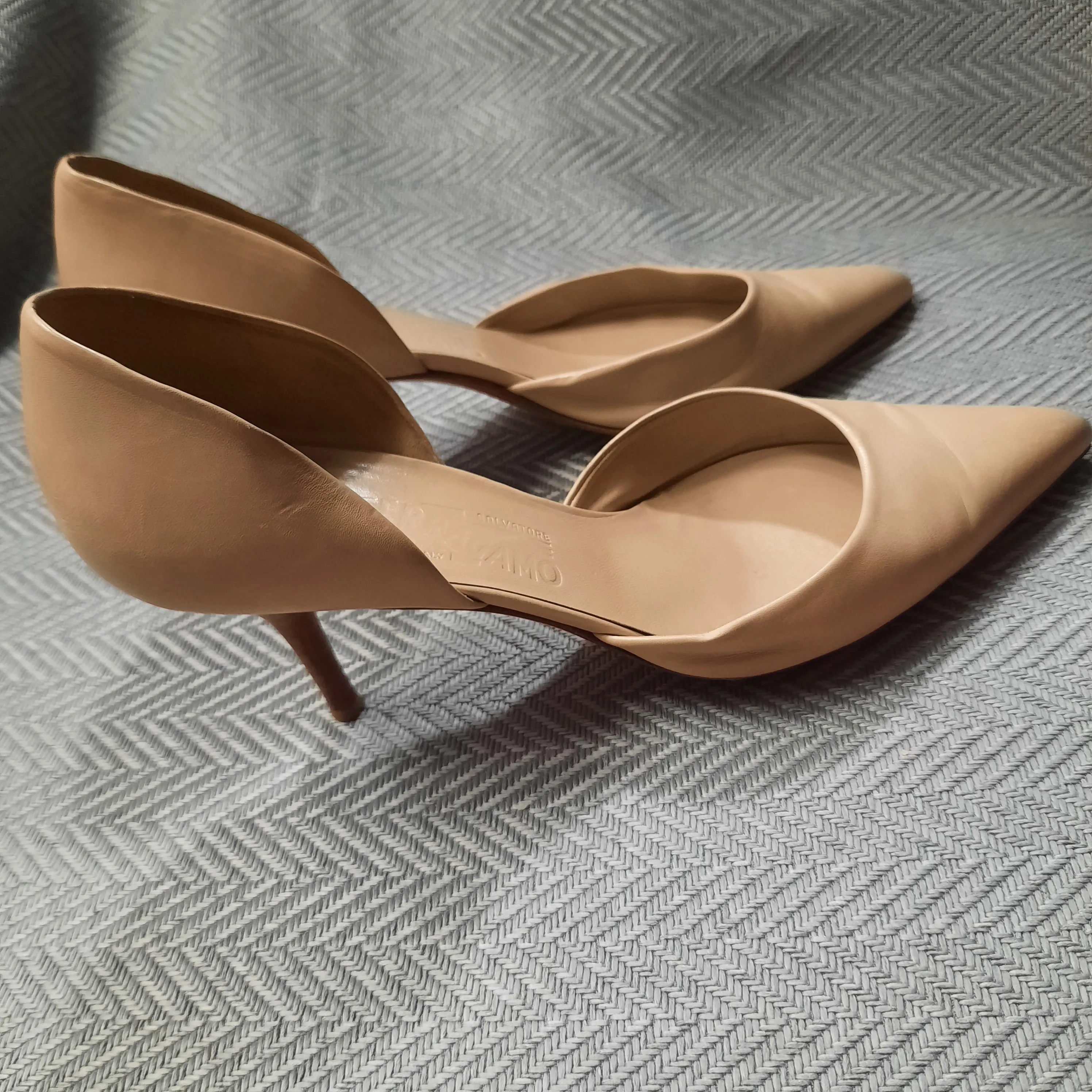 Salvatore Ferragamo Pointy Toe Pumps Size 9B