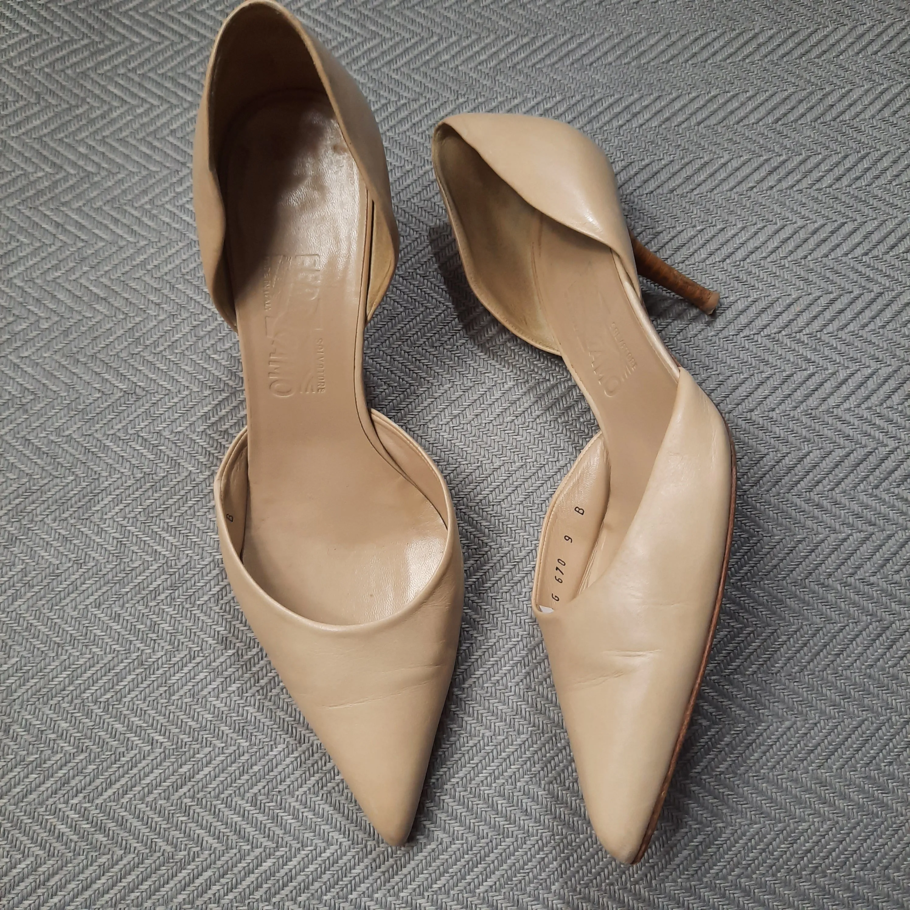 Salvatore Ferragamo Pointy Toe Pumps Size 9B