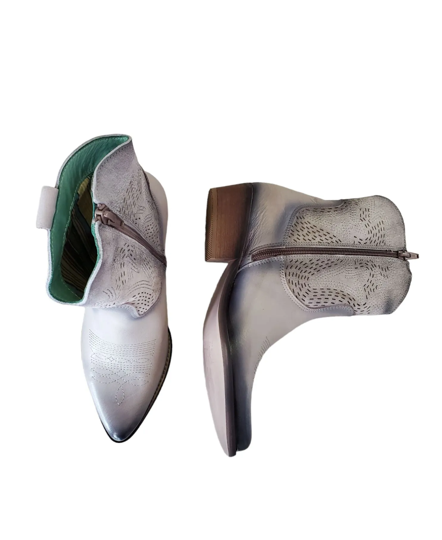 STITCHING DETAIL LEATHER COWBOY BOOT
